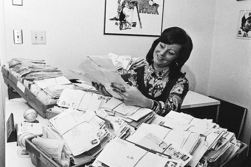 Hank Aaron’s secretary Carla Koplin Cohn sorting through his mail in July 1973. Bettmann/Getty Images
