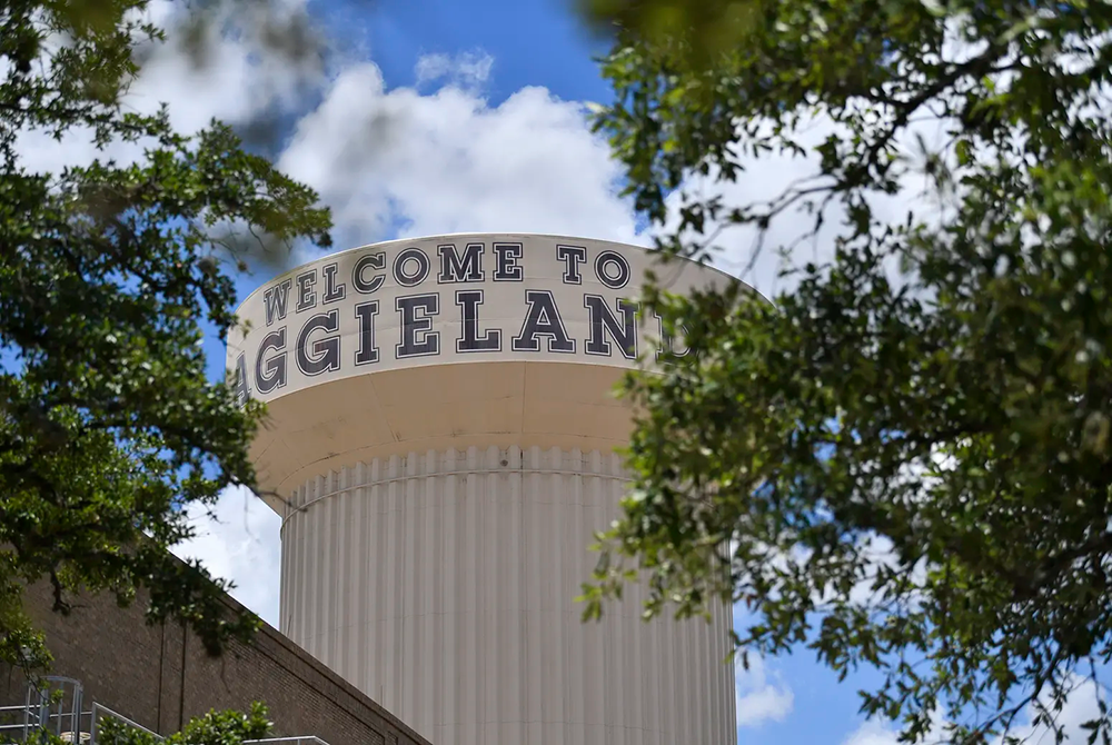 aggieland tower by Allie Goulding/The Texas Tribune