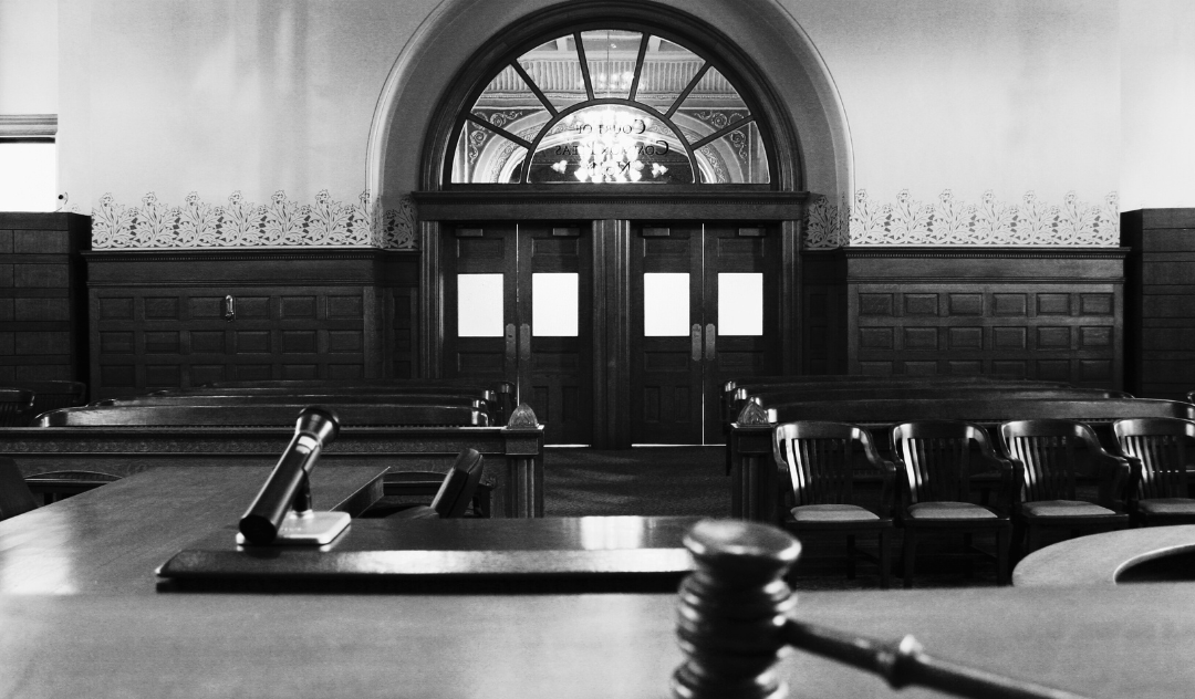 Black and white image of a courtroom
